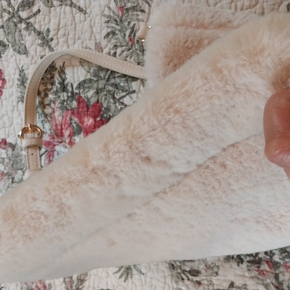 Lauren Conrad large crossbody/clutch. NWOT Off white color. - Picture 14 of 16